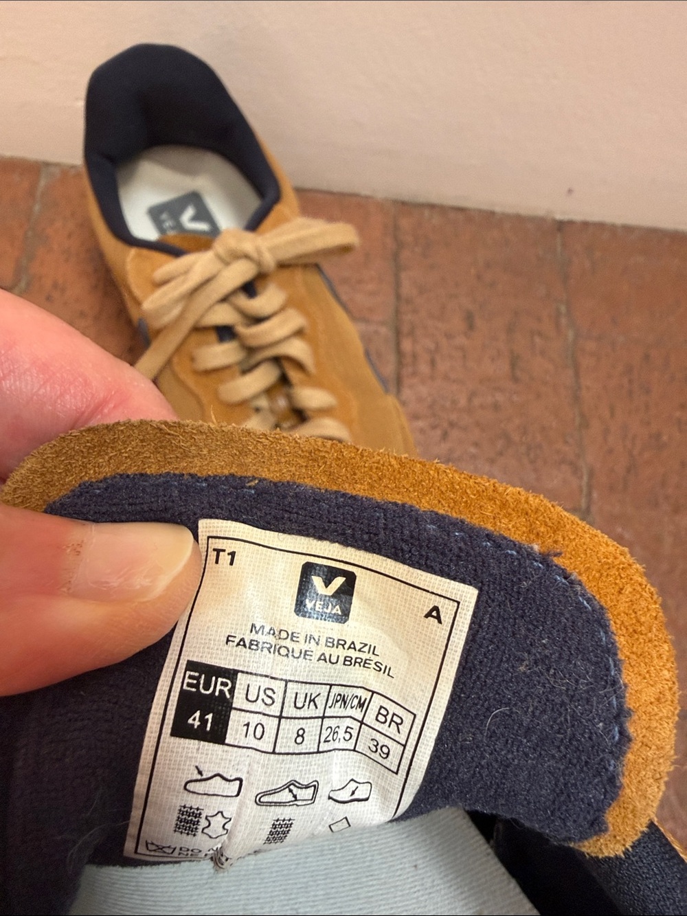 Veja Rio Branco Brown with Navy V - Picture 2 of 7